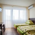 Milan 公寓